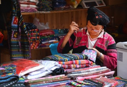 Yangshuo woman weaving